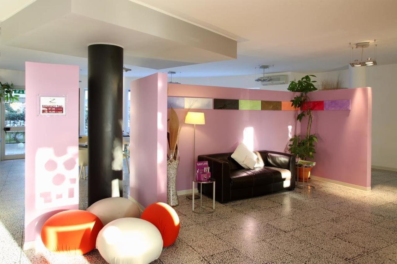 Hotel Zeffiro ซาบาอูเดีย ภายนอก รูปภาพ