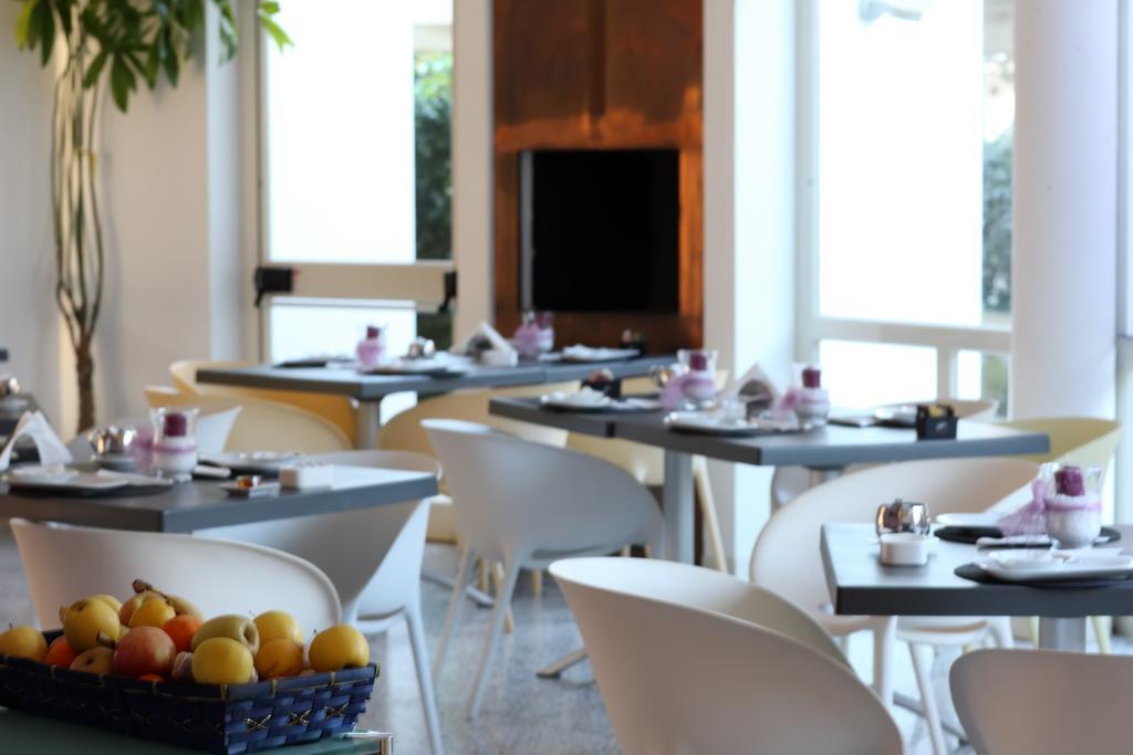 Hotel Zeffiro ซาบาอูเดีย ภายนอก รูปภาพ