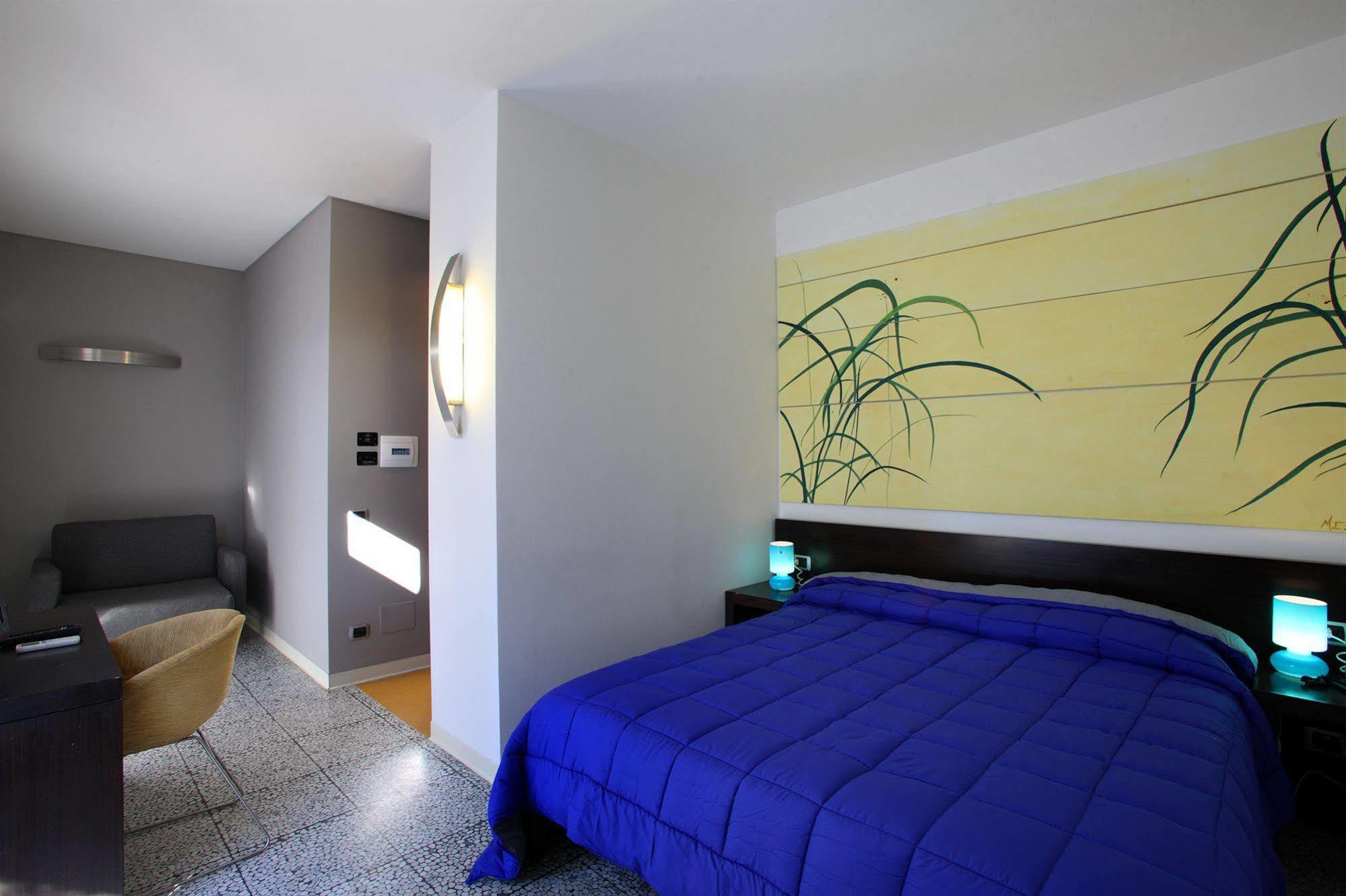 Hotel Zeffiro ซาบาอูเดีย ภายนอก รูปภาพ